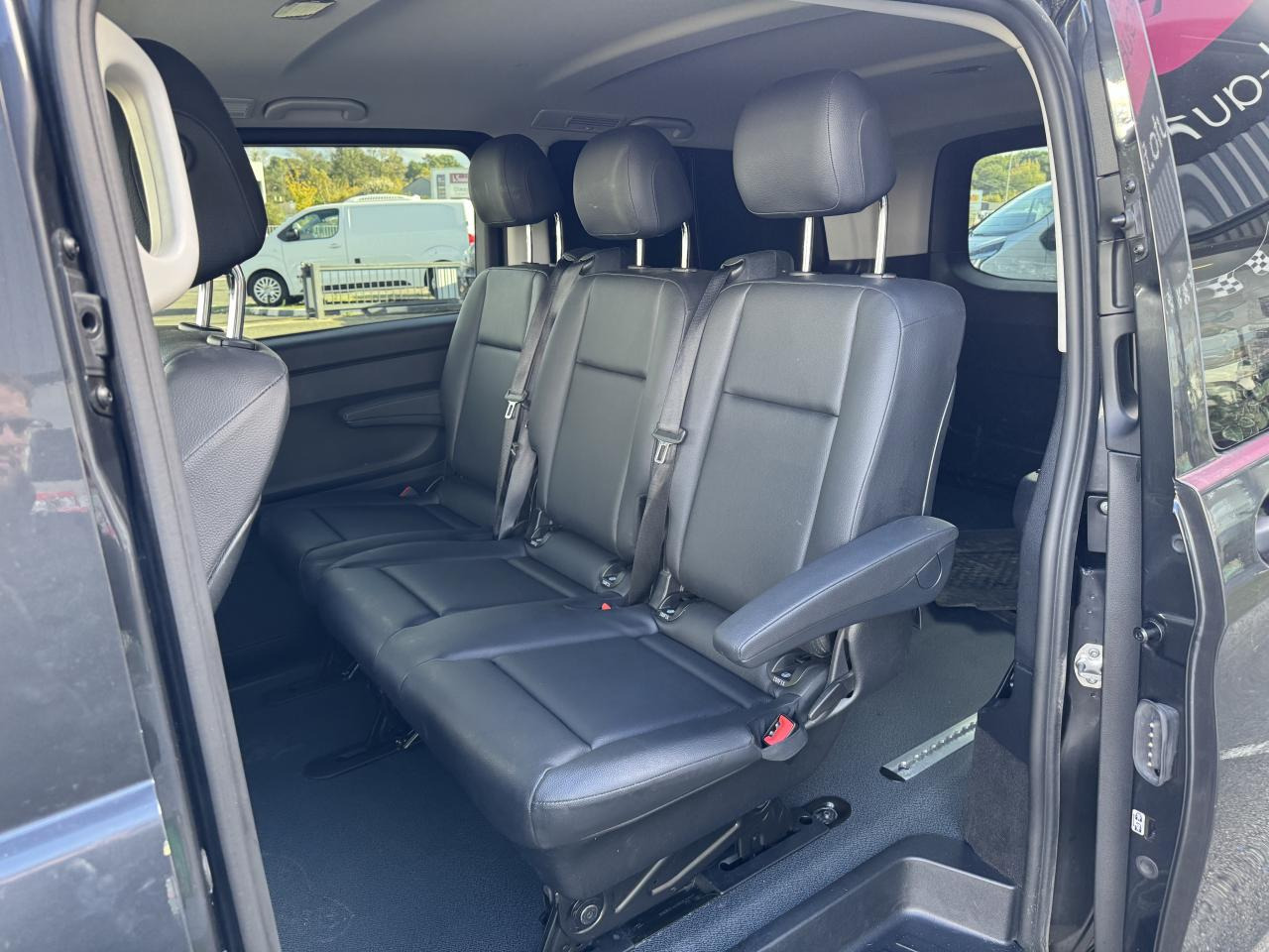 MERCEDES Vito MIXTO Extra Long 3.05t 119 CDI BlueEfficiency - BVA 9G-Tronic Propulsion MIXTO - BM 447 first - Furgon: obrázok 4 MERCEDES Vito MIXTO Extra Long 3.05t 119 CDI BlueEfficiency - BVA 9G-Tronic Propulsion MIXTO - BM 447 first - Furgon: obrázok 4