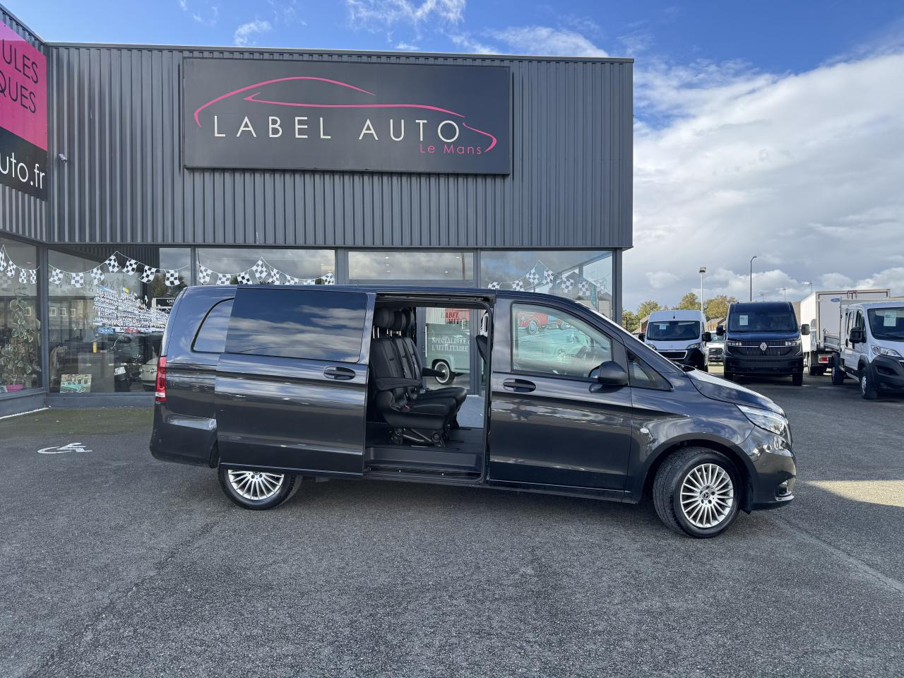 MERCEDES Vito MIXTO Extra Long 3.05t 119 CDI BlueEfficiency - BVA 9G-Tronic Propulsion MIXTO - BM 447 first - Furgon: obrázok 1 MERCEDES Vito MIXTO Extra Long 3.05t 119 CDI BlueEfficiency - BVA 9G-Tronic Propulsion MIXTO - BM 447 first - Furgon: obrázok 1