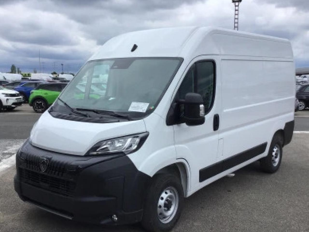 PEUGEOT Boxer 3.3t L2H2 2.2 HDi S&S - 140 III FOURGON TOLE Fourgon Tolé 333 L2H2 PHASE 3 - Furgon: obrázok 3 PEUGEOT Boxer 3.3t L2H2 2.2 HDi S&S - 140 III FOURGON TOLE Fourgon Tolé 333 L2H2 PHASE 3 - Furgon: obrázok 3