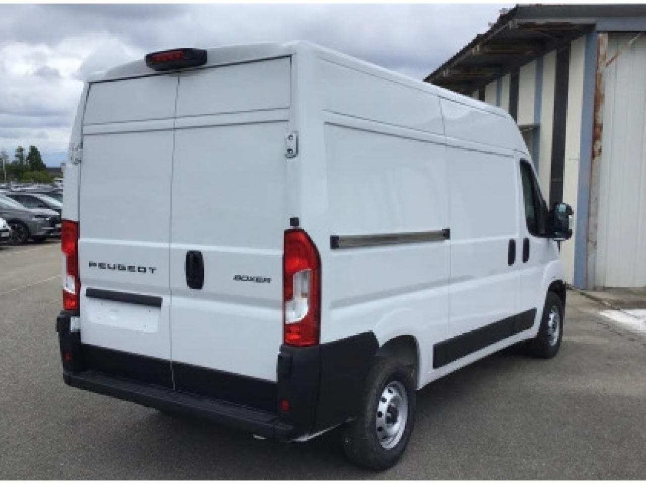 PEUGEOT Boxer 3.3t L2H2 2.2 HDi S&S - 140 III FOURGON TOLE Fourgon Tolé 333 L2H2 PHASE 3 - Furgon: obrázok 4 PEUGEOT Boxer 3.3t L2H2 2.2 HDi S&S - 140 III FOURGON TOLE Fourgon Tolé 333 L2H2 PHASE 3 - Furgon: obrázok 4