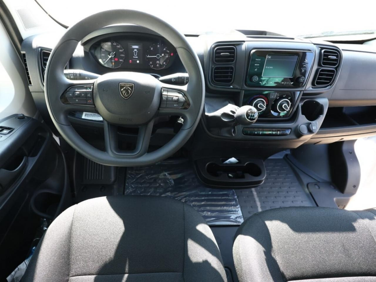 PEUGEOT Boxer 3.5t L4H2 2.2 HDi S&S Maxi - 180 III FOURGON TOLE Fourgon Tolé 435 L4H2 PHASE 3 - Furgon: obrázok 3 PEUGEOT Boxer 3.5t L4H2 2.2 HDi S&S Maxi - 180 III FOURGON TOLE Fourgon Tolé 435 L4H2 PHASE 3 - Furgon: obrázok 3