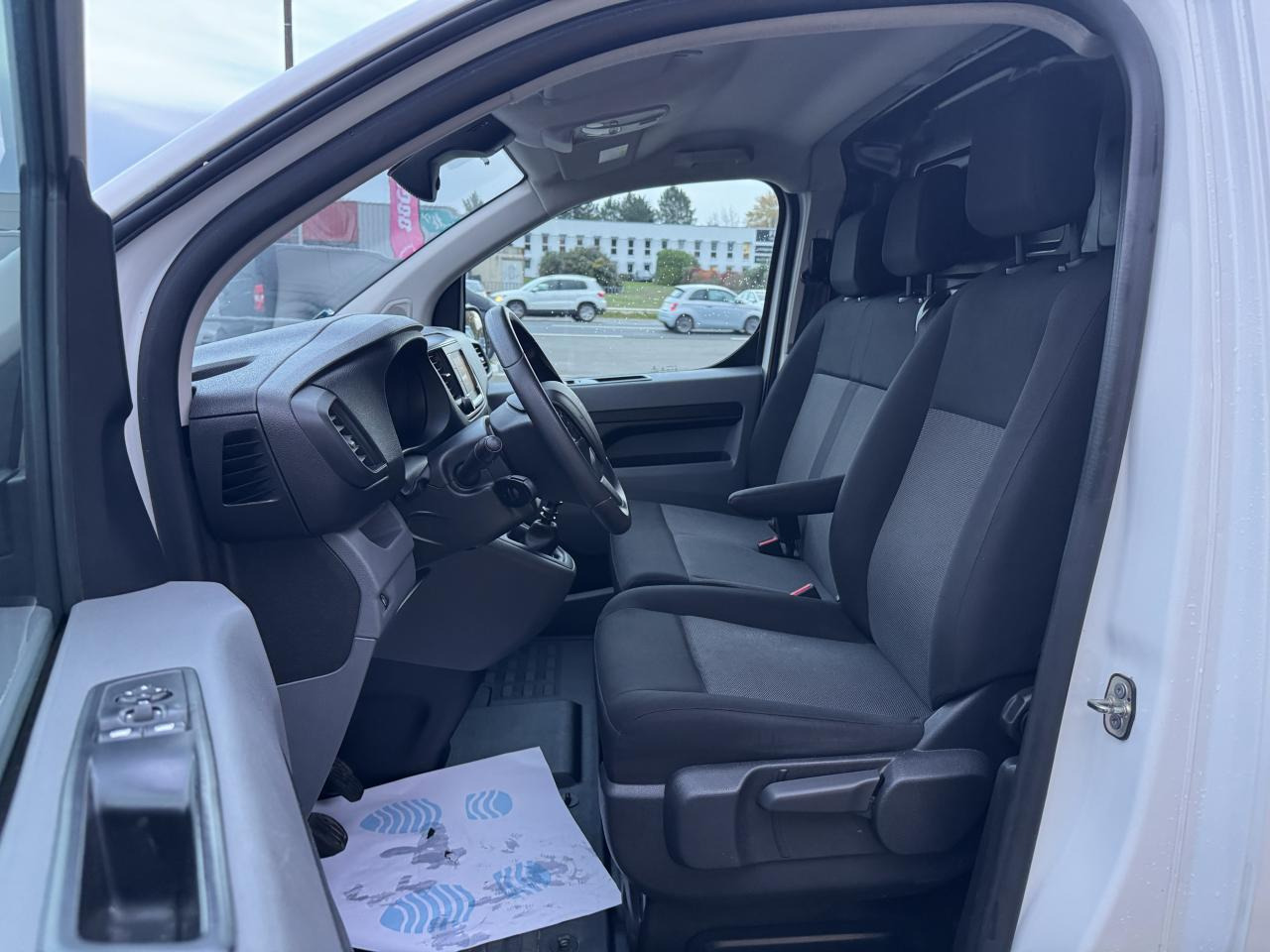 PEUGEOT EXPERT LONG 2.0 HDI 145CH ASPHALT - Furgon: obrázok 4 PEUGEOT EXPERT LONG 2.0 HDI 145CH ASPHALT - Furgon: obrázok 4