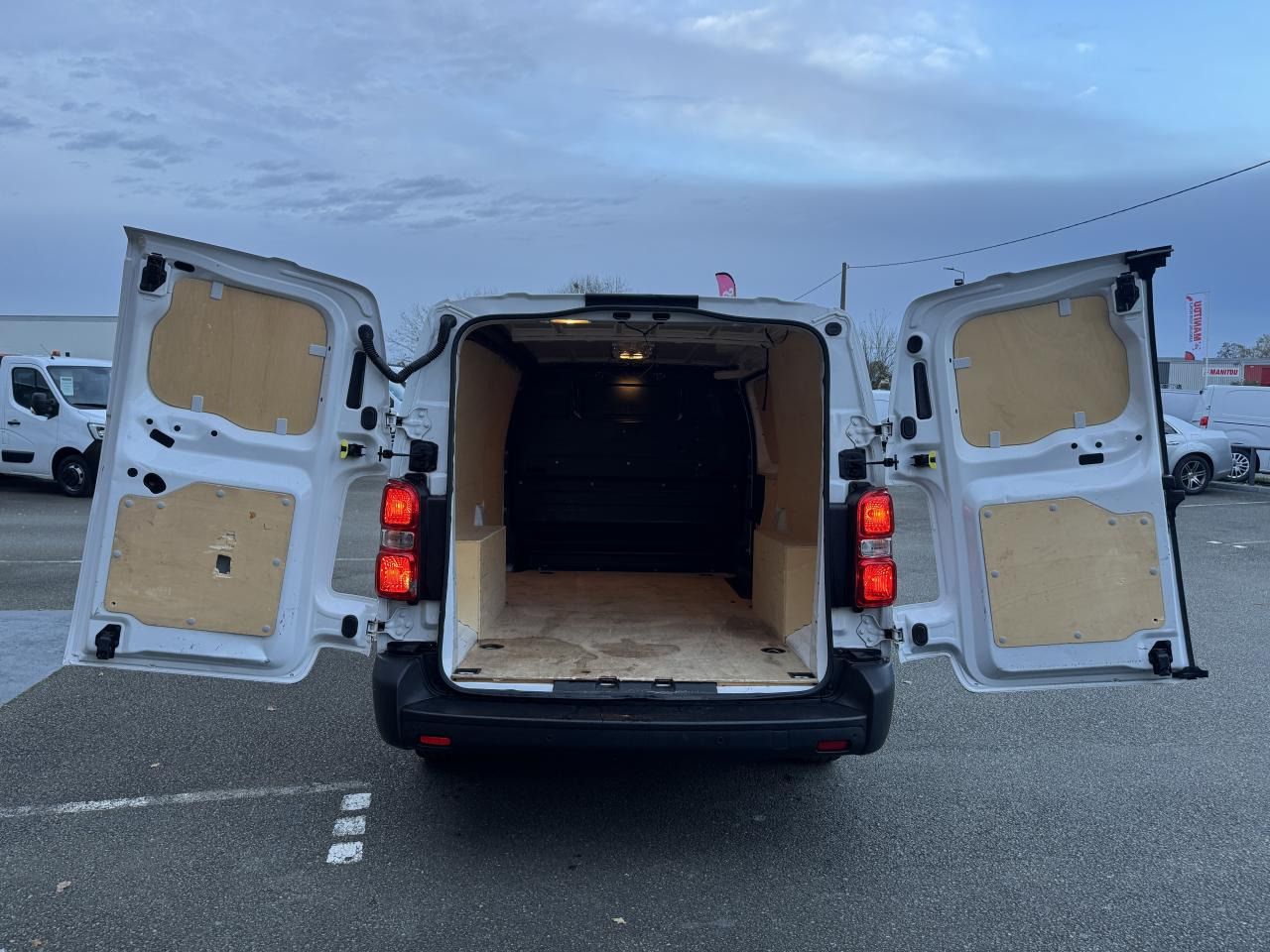 PEUGEOT EXPERT LONG 2.0 HDI 145CH ASPHALT - Furgon: obrázok 2 PEUGEOT EXPERT LONG 2.0 HDI 145CH ASPHALT - Furgon: obrázok 2