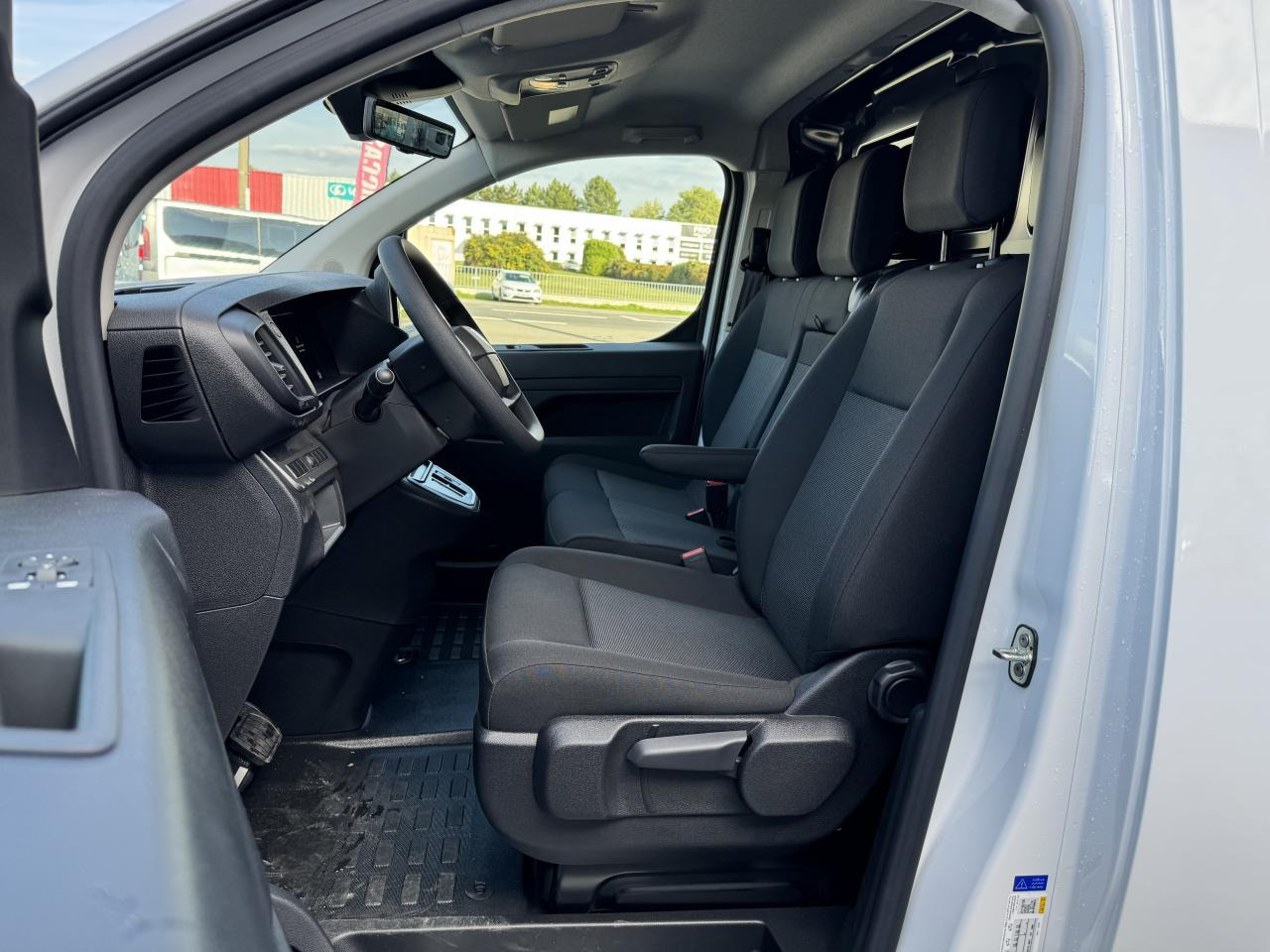 PEUGEOT Expert M 2.0 BlueHDi - 145 S&S - BV EAT8 III FOURGON Fourgon PHASE 2 - Furgon: obrázok 5 PEUGEOT Expert M 2.0 BlueHDi - 145 S&S - BV EAT8 III FOURGON Fourgon PHASE 2 - Furgon: obrázok 5