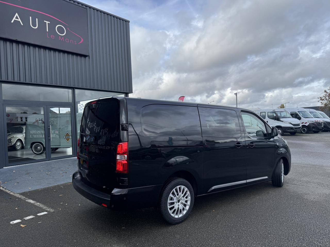 PEUGEOT Expert XL 2.0 BlueHDi - 180 S&S - BV EAT8 III CABINE APPROFONDIE Fourgon Cabine approfondie Fix - Furgon: obrázok 5 PEUGEOT Expert XL 2.0 BlueHDi - 180 S&S - BV EAT8 III CABINE APPROFONDIE Fourgon Cabine approfondie Fix - Furgon: obrázok 5