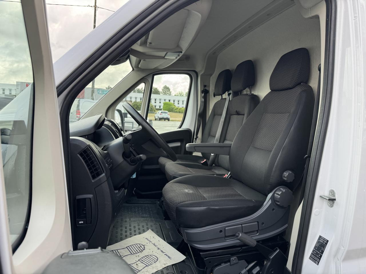 PEUGEOT boxer 333 L2H2 2.2 BLUEHDI S&S 140CH ASPHALT - Furgon: obrázok 4 PEUGEOT boxer 333 L2H2 2.2 BLUEHDI S&S 140CH ASPHALT - Furgon: obrázok 4