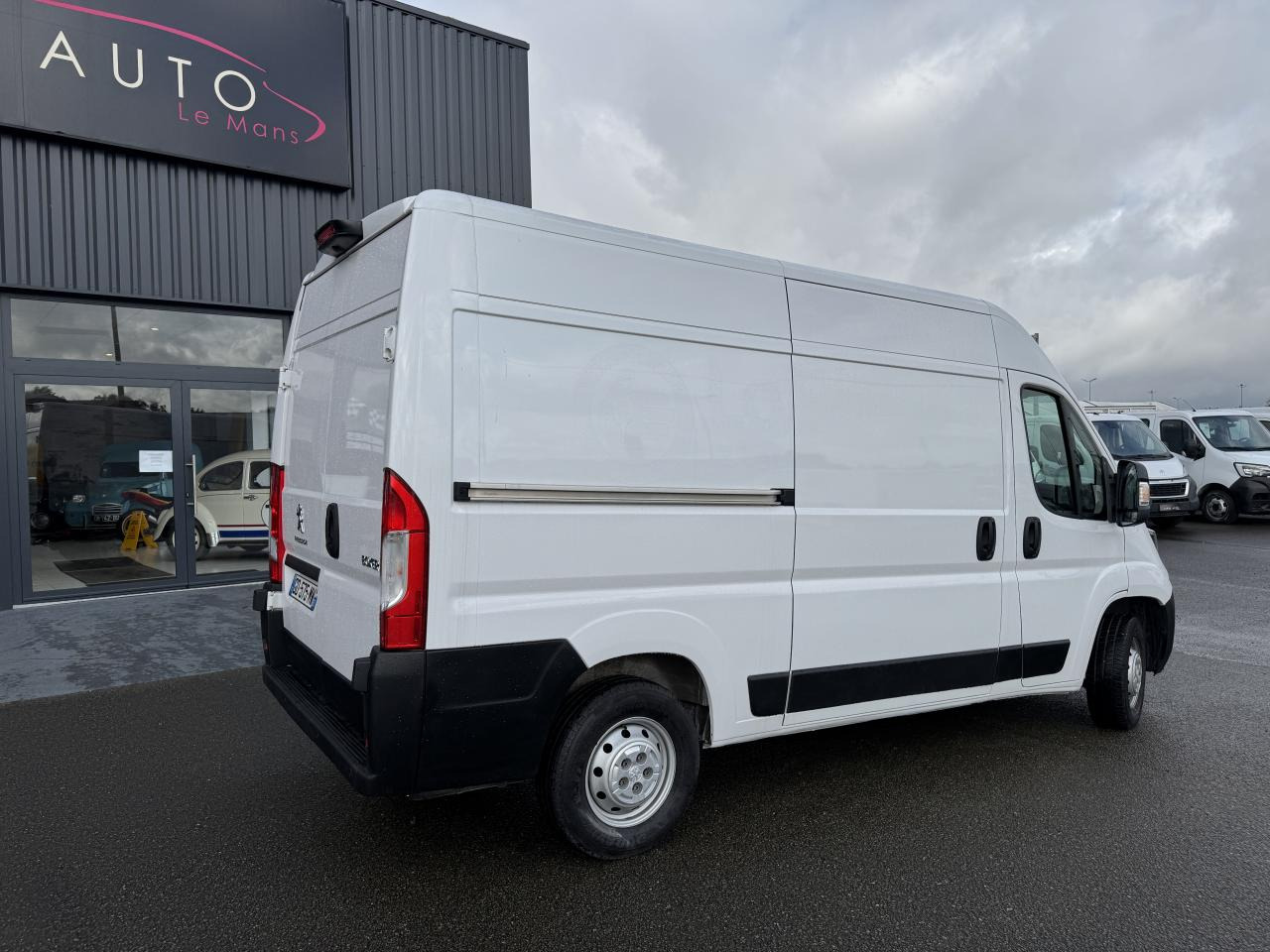PEUGEOT boxer 333 L2H2 2.2 BLUEHDI S&S 140CH ASPHALT - Furgon: obrázok 5 PEUGEOT boxer 333 L2H2 2.2 BLUEHDI S&S 140CH ASPHALT - Furgon: obrázok 5