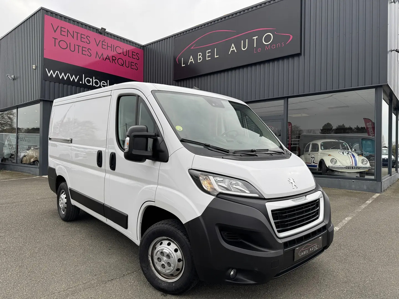 Peugeot Boxer 333 L1H1 2.2 BLUEHDI S&S 140CH ASPHALT - Furgon: obrázok 1 Peugeot Boxer 333 L1H1 2.2 BLUEHDI S&S 140CH ASPHALT - Furgon: obrázok 1