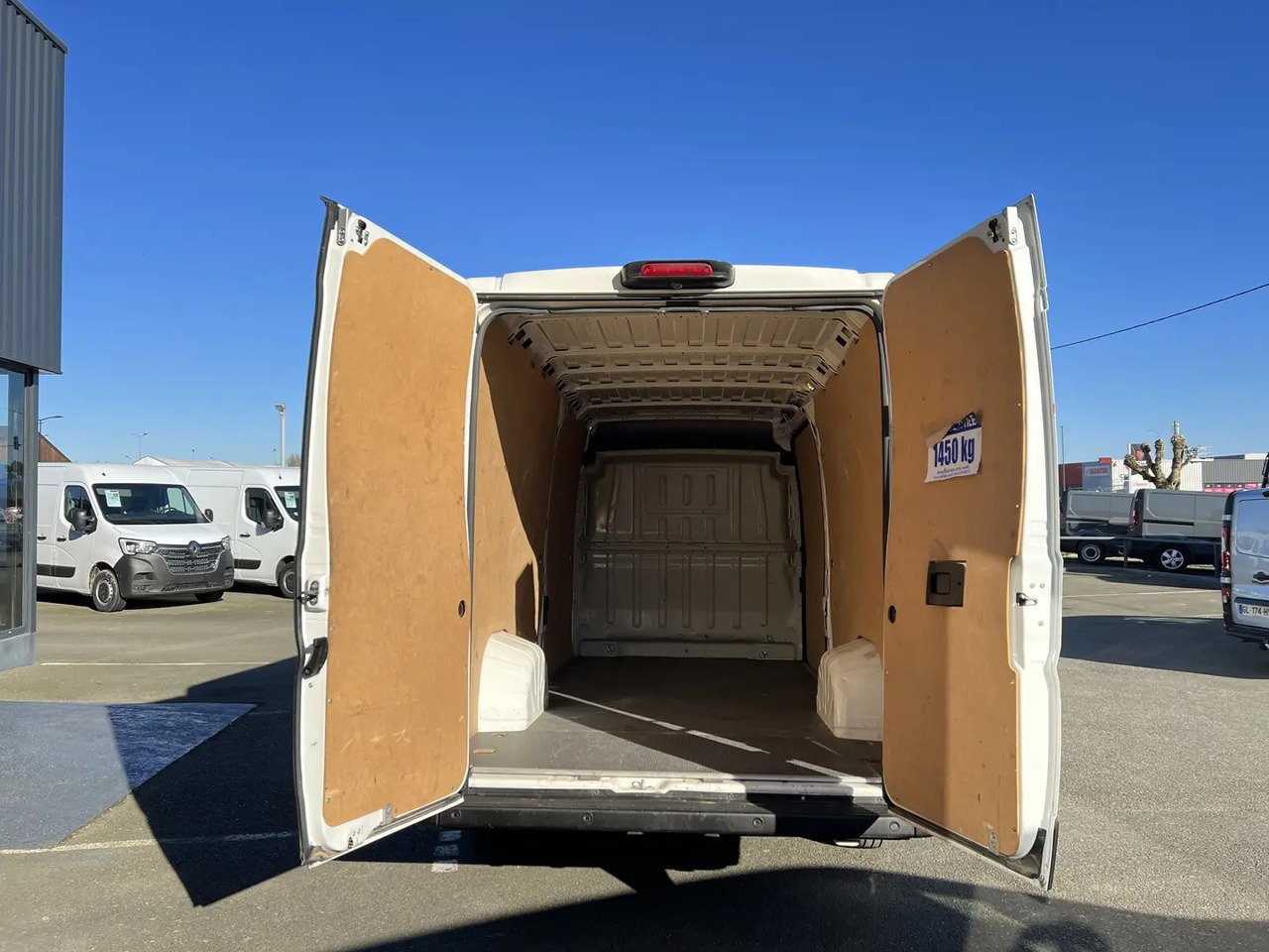 Peugeot Boxer 435 L4H2 2.2 BLUEHDI S&S 140CH ASPHALT - Furgon: obrázok 3 Peugeot Boxer 435 L4H2 2.2 BLUEHDI S&S 140CH ASPHALT - Furgon: obrázok 3