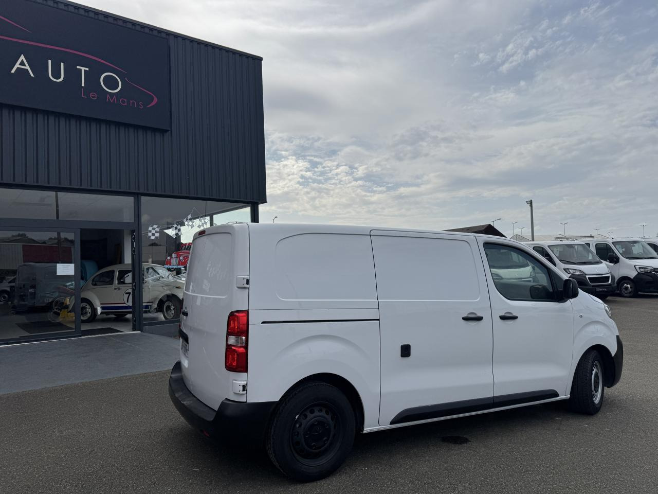 Peugeot Expert STANDARD 2.0 BLUEHDI 180CH S&S ASPHALT EAT8 - Furgon: obrázok 5 Peugeot Expert STANDARD 2.0 BLUEHDI 180CH S&S ASPHALT EAT8 - Furgon: obrázok 5