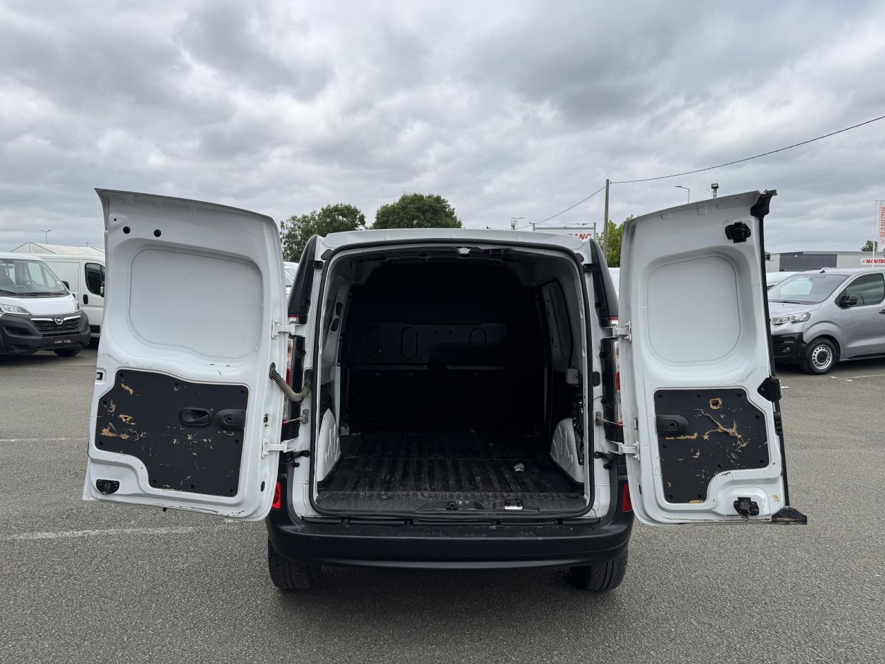 RENAULT KANGOO 1.5 DCI 80CH CONFORT - Furgon: obrázok 3 RENAULT KANGOO 1.5 DCI 80CH CONFORT - Furgon: obrázok 3