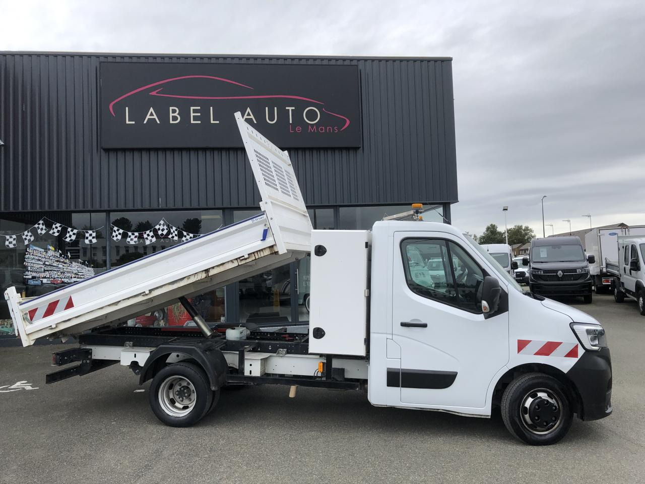 RENAULT MASTER 3T5 BENNE COFFRE RJ 2.3 DCI 130CH PROPULSION - Dodávka sklápač: obrázok 1 RENAULT MASTER 3T5 BENNE COFFRE RJ 2.3 DCI 130CH PROPULSION - Dodávka sklápač: obrázok 1