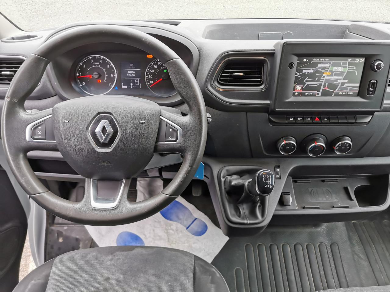 RENAULT Master Confort F3300 L2H2 2.3 dCi - 135 III CABINE APPROFONDIE Cabine approfondie L2H2 Traction PHA - Furgon: obrázok 4 RENAULT Master Confort F3300 L2H2 2.3 dCi - 135 III CABINE APPROFONDIE Cabine approfondie L2H2 Traction PHA - Furgon: obrázok 4