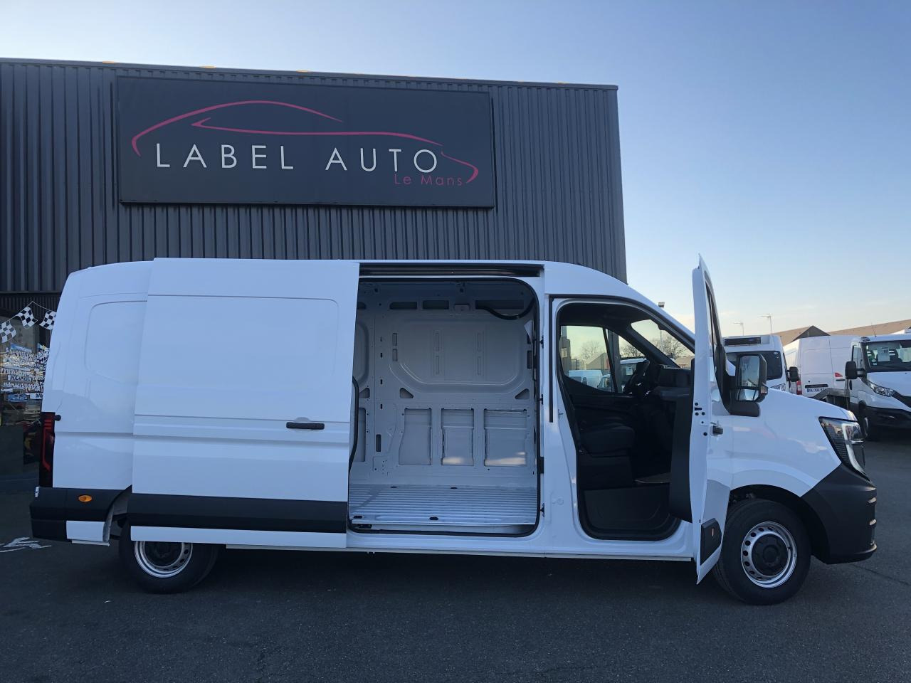 Nový Furgon RENAULT Master Extra 3t5 L3H2 2.0 Blue dCi - BVA 170 2025 IV FOURGON Fourgon L3H2 Traction: obrázok 8 Nový Furgon RENAULT Master Extra 3t5 L3H2 2.0 Blue dCi - BVA 170 2025 IV FOURGON Fourgon L3H2 Traction: obrázok 8