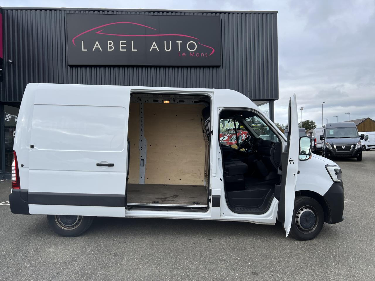 Furgon RENAULT Master Grand Confort F3300 L2H2 2.3 dCi - 135 III FOURGON Fourgon L2H2 Traction PHASE 3: obrázok 8 Furgon RENAULT Master Grand Confort F3300 L2H2 2.3 dCi - 135 III FOURGON Fourgon L2H2 Traction PHASE 3: obrázok 8