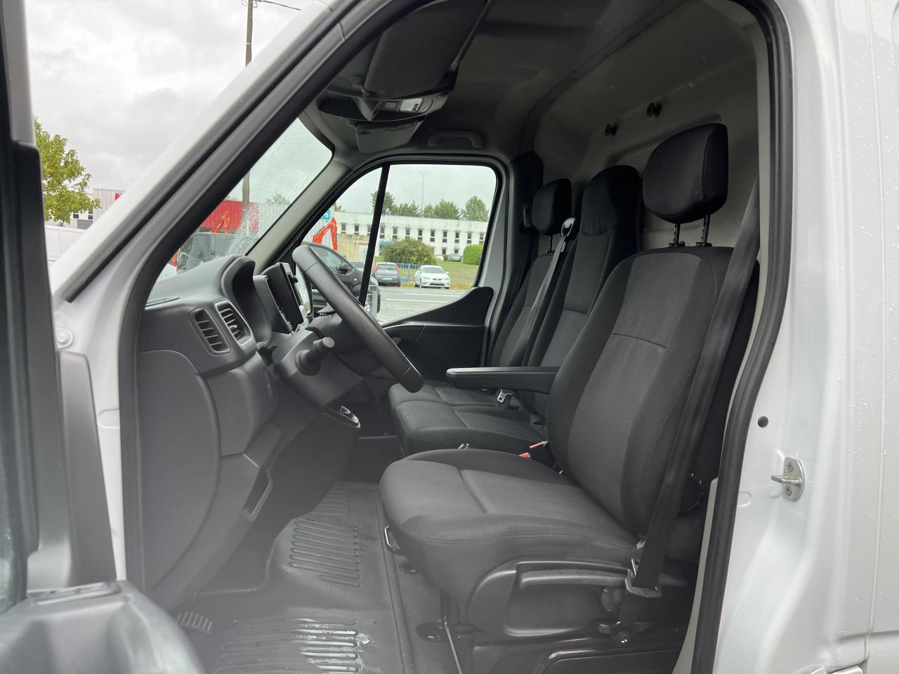 RENAULT Master Grand Confort F3300 L2H2 2.3 dCi - 135 III FOURGON Fourgon L2H2 Traction PHASE 3 - Furgon: obrázok 5 RENAULT Master Grand Confort F3300 L2H2 2.3 dCi - 135 III FOURGON Fourgon L2H2 Traction PHASE 3 - Furgon: obrázok 5