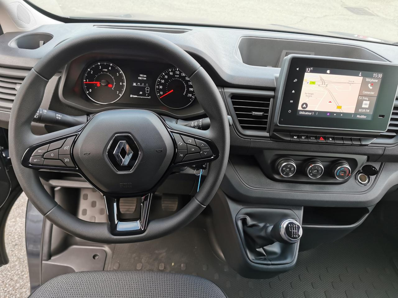 RENAULT Trafic L2 2.0 Energy dCi - 150 - S&S III COMBI Combi Zen L2H1 PHASE 3 - Minibus, Mikrobus: obrázok 4 RENAULT Trafic L2 2.0 Energy dCi - 150 - S&S III COMBI Combi Zen L2H1 PHASE 3 - Minibus, Mikrobus: obrázok 4