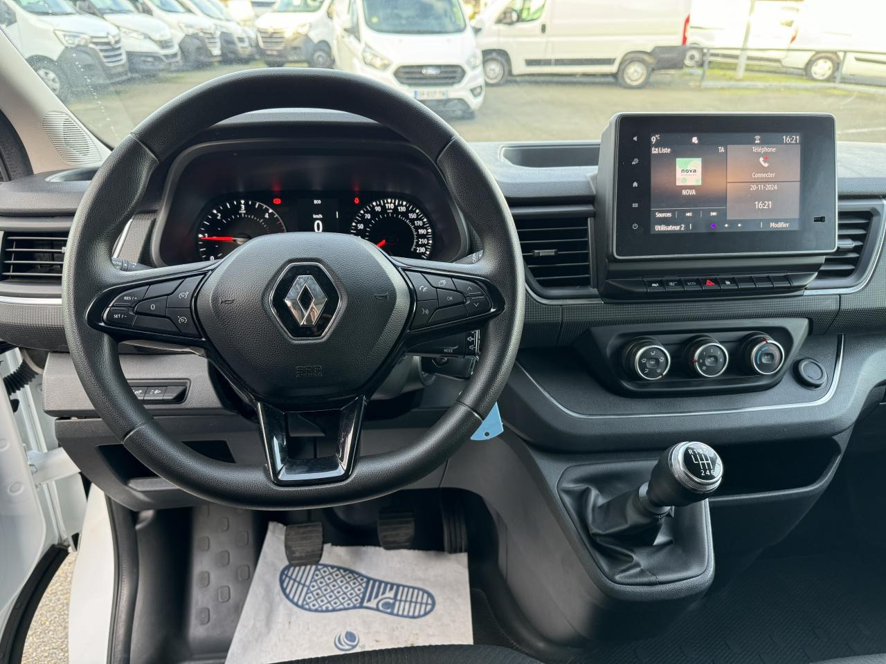 RENAULT Trafic L2H1 3000 Kg 2.0 Blue dCi - 130  III FOURGON Fourgon Grand Confort L2H1 PHASE 3 - Furgon: obrázok 4 RENAULT Trafic L2H1 3000 Kg 2.0 Blue dCi - 130  III FOURGON Fourgon Grand Confort L2H1 PHASE 3 - Furgon: obrázok 4