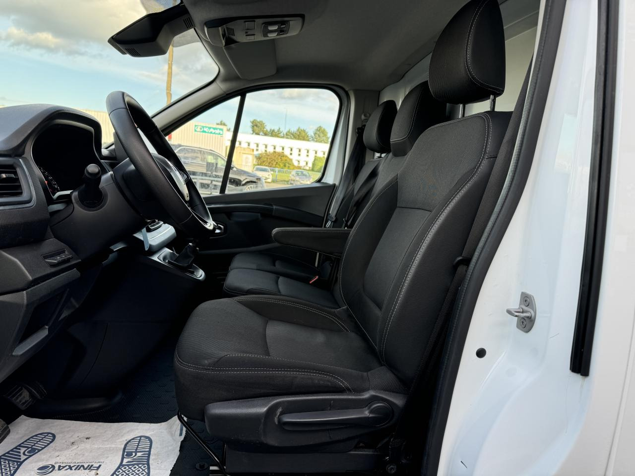 RENAULT Trafic L2H1 3000 Kg 2.0 Blue dCi - 130  III FOURGON Fourgon Grand Confort L2H1 PHASE 3 - Furgon: obrázok 4 RENAULT Trafic L2H1 3000 Kg 2.0 Blue dCi - 130  III FOURGON Fourgon Grand Confort L2H1 PHASE 3 - Furgon: obrázok 4