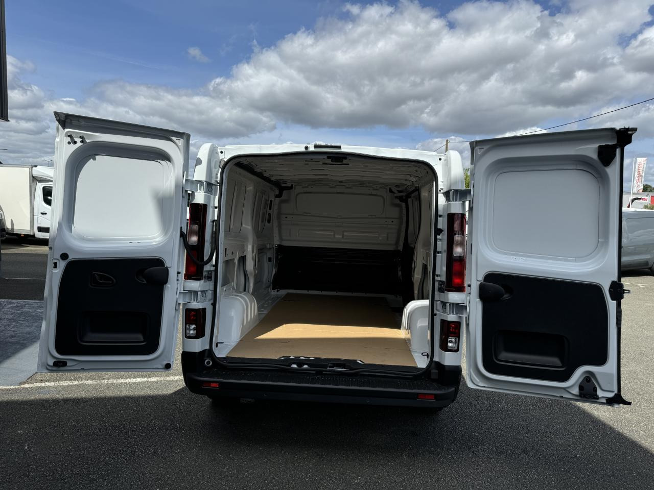 RENAULT Trafic L2H1 3000 Kg 2.0 Blue dCi - 150 2024 III FOURGON Fourgon Advance L2H1 PHASE 3 - Furgon: obrázok 2 RENAULT Trafic L2H1 3000 Kg 2.0 Blue dCi - 150 2024 III FOURGON Fourgon Advance L2H1 PHASE 3 - Furgon: obrázok 2