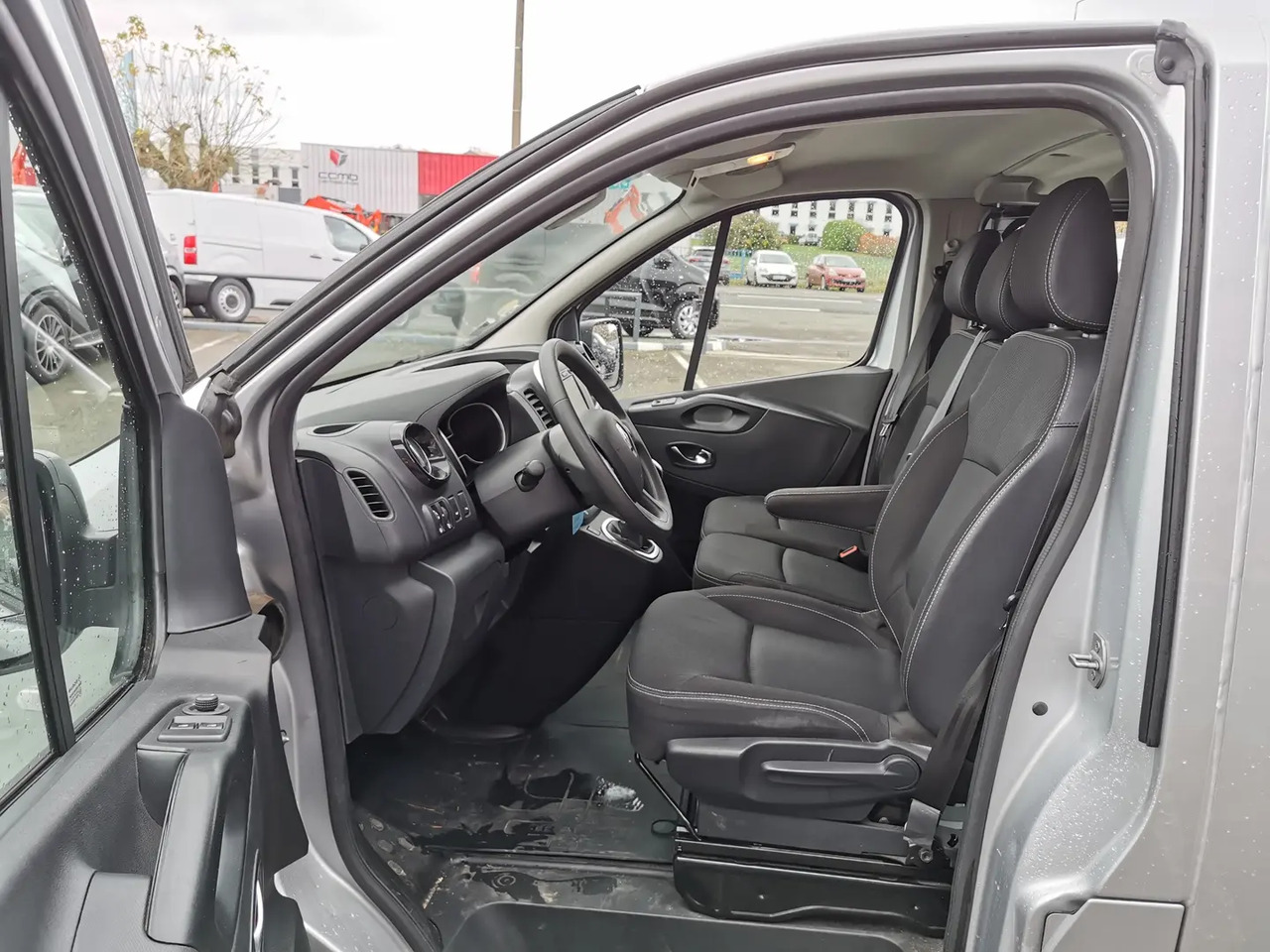 Renault Trafic L2H1 1200 2.0 DCI 145CH ENERGY CABINE APPROFONDIE CONFORT EDC E6 - Dodávkа s dvojitou kabínou: obrázok 4 Renault Trafic L2H1 1200 2.0 DCI 145CH ENERGY CABINE APPROFONDIE CONFORT EDC E6 - Dodávkа s dvojitou kabínou: obrázok 4