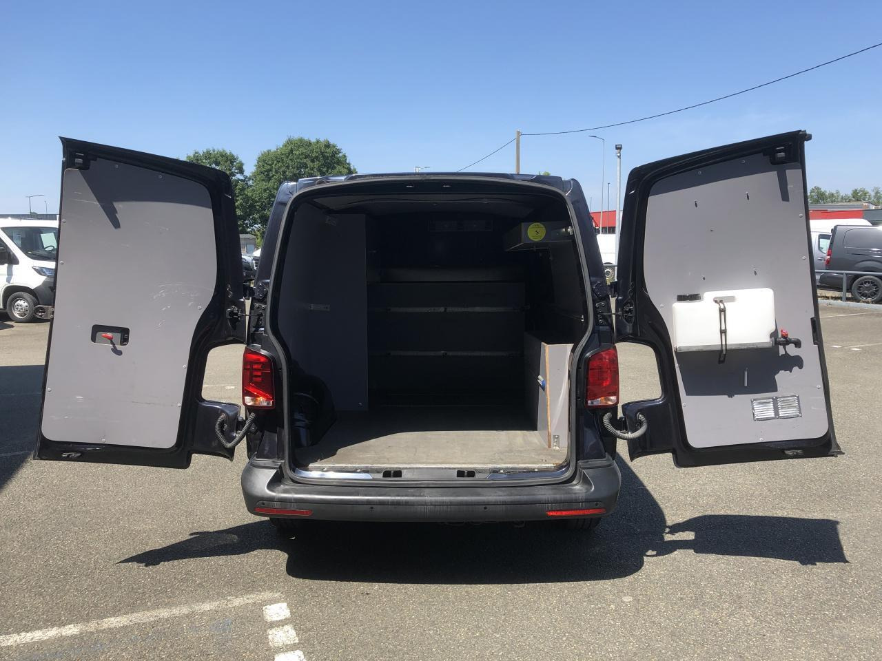 Volkswagen Transporter 2.8T L1H1 2.0 TDI 150CH BUSINESS DSG7 - Furgon: obrázok 2 Volkswagen Transporter 2.8T L1H1 2.0 TDI 150CH BUSINESS DSG7 - Furgon: obrázok 2