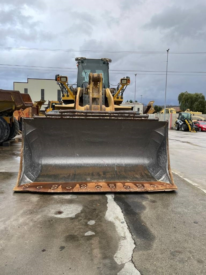 Komatsu WA 600-6 - Kolesový nakladač: obrázok 5 Komatsu WA 600-6 - Kolesový nakladač: obrázok 5