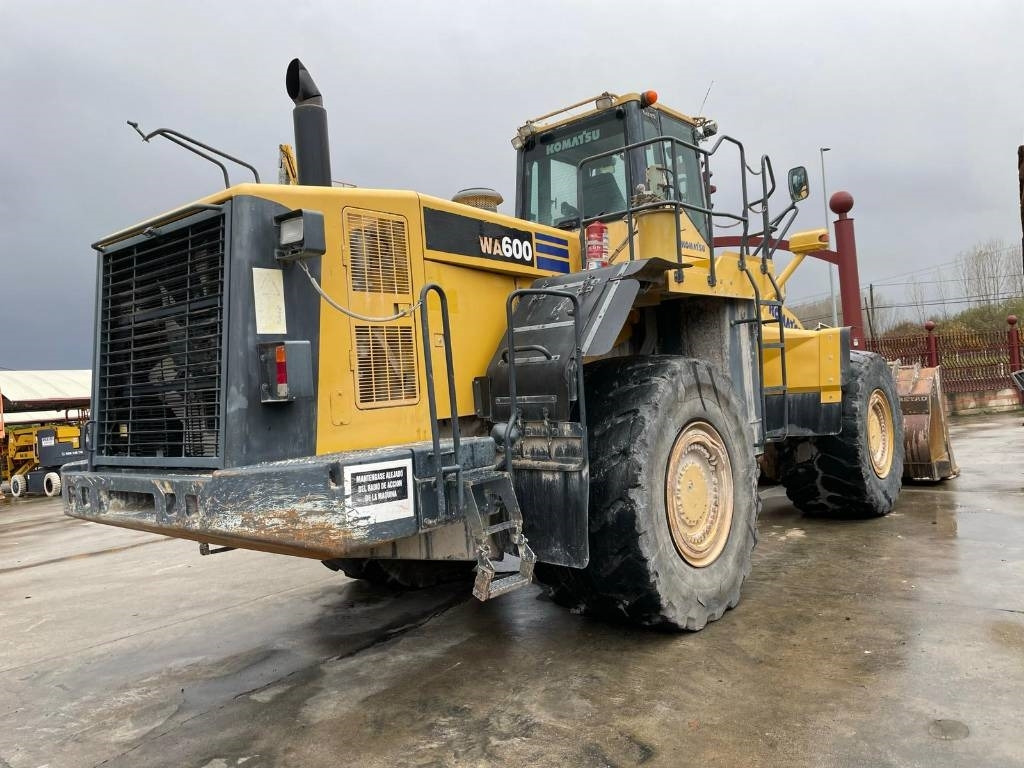 Komatsu WA 600-6 - Kolesový nakladač: obrázok 4 Komatsu WA 600-6 - Kolesový nakladač: obrázok 4