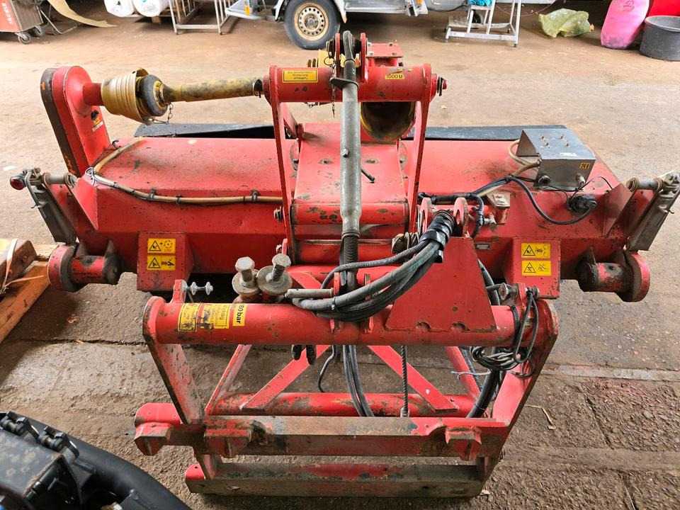 Dücker FKM 210 Kehrmaschine Straßenkehrmaschine Kehrbesen für Unimog 405 424 U 300 400 500 318 423 427 429 430 530 535 527 - Zametač: obrázok 2 Dücker FKM 210 Kehrmaschine Straßenkehrmaschine Kehrbesen für Unimog 405 424 U 300 400 500 318 423 427 429 430 530 535 527 - Zametač: obrázok 2
