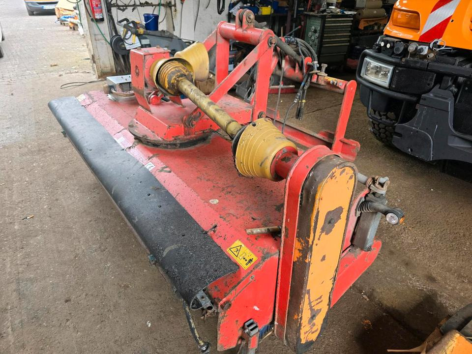 Dücker FKM 210 Kehrmaschine Straßenkehrmaschine Kehrbesen für Unimog 405 424 U 300 400 500 318 423 427 429 430 530 535 527 - Zametač: obrázok 5 Dücker FKM 210 Kehrmaschine Straßenkehrmaschine Kehrbesen für Unimog 405 424 U 300 400 500 318 423 427 429 430 530 535 527 - Zametač: obrázok 5