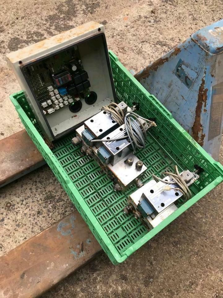 Hydraulik Steuerblock Küpper Weisser Salzstreuer Steuerung Platin - Hydraulika pre Komunálne/ Špeciálne stroje: obrázok 1 Hydraulik Steuerblock Küpper Weisser Salzstreuer Steuerung Platin - Hydraulika pre Komunálne/ Špeciálne stroje: obrázok 1