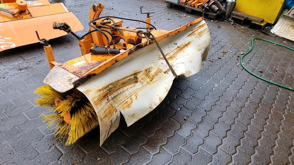 Kehrmaschine für Iseki Kleintraktor Traktor Kehrbesen Kubota Multicar Tremo - Zametač: obrázok 3 Kehrmaschine für Iseki Kleintraktor Traktor Kehrbesen Kubota Multicar Tremo - Zametač: obrázok 3