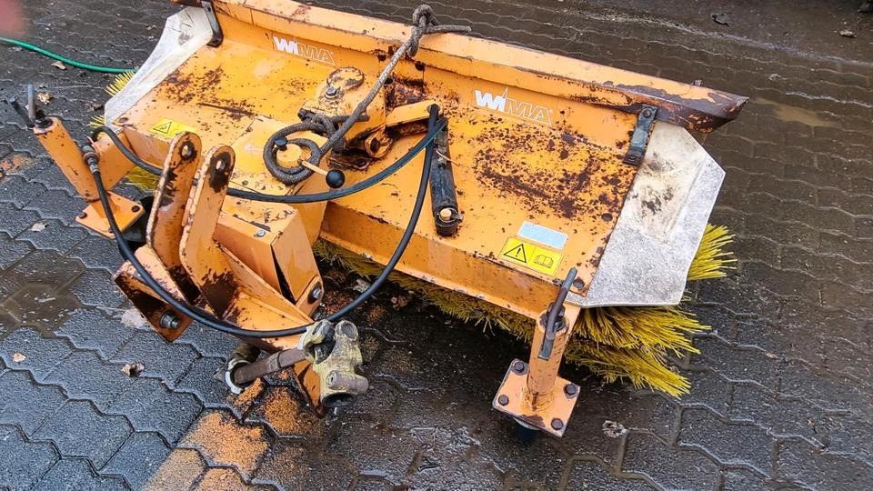 Kehrmaschine für Iseki Kleintraktor Traktor Kehrbesen Kubota Multicar Tremo - Zametač: obrázok 1 Kehrmaschine für Iseki Kleintraktor Traktor Kehrbesen Kubota Multicar Tremo - Zametač: obrázok 1