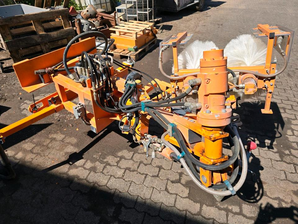 Leitpfostenwaschgerät WV 3-L für Unimog 405/10 405/12 U300 u400 300 500 318 218 423 430 530 Schmidt - Zametač pre Nákladné auto: obrázok 4 Leitpfostenwaschgerät WV 3-L für Unimog 405/10 405/12 U300 u400 300 500 318 218 423 430 530 Schmidt - Zametač pre Nákladné auto: obrázok 4