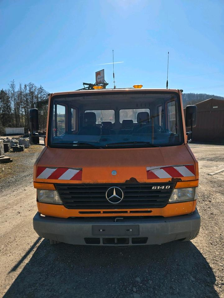 Mercedes-Benz Vario 614D Pritsche Doka 2002 Nissen VLT Verkehrsleittafel Absperrtafel LKW Vorwarntafel - Valníkový/ Plošinový nákladný automobil: obrázok 5 Mercedes-Benz Vario 614D Pritsche Doka 2002 Nissen VLT Verkehrsleittafel Absperrtafel LKW Vorwarntafel - Valníkový/ Plošinový nákladný automobil: obrázok 5
