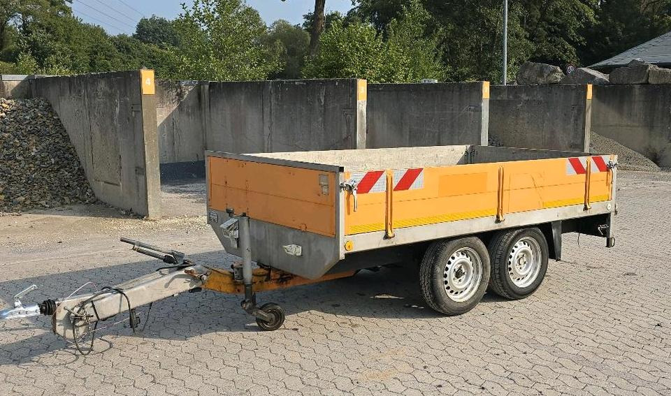 Mersch Hochlader Tieflader mit Auffahrrampen Anhänger PKW Tandemanhänger Wechselzugöse Höhenverstellbare Zugdeichsel - Plošinový/ Valníkový príves: obrázok 1 Mersch Hochlader Tieflader mit Auffahrrampen Anhänger PKW Tandemanhänger Wechselzugöse Höhenverstellbare Zugdeichsel - Plošinový/ Valníkový príves: obrázok 1