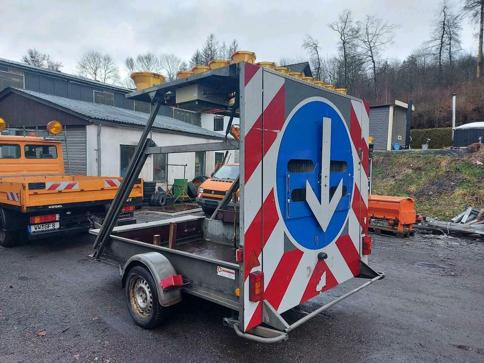Mersch Absperrtafel Vorwarntafel Verkehrsleitanhänger vz616 nisse - Príves: obrázok 2 Mersch Absperrtafel Vorwarntafel Verkehrsleitanhänger vz616 nisse - Príves: obrázok 2