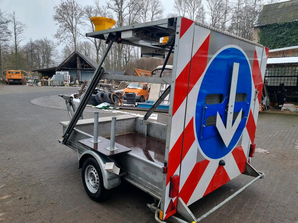 Mersch LED Absperrtafel 2017 Nissen Anlage Verkehrsleitanhänger Verkehrssicherungsanhänger Sperrwand Verkehrsleittafel Verkehrsleitanhänger - Príves: obrázok 2 Mersch LED Absperrtafel 2017 Nissen Anlage Verkehrsleitanhänger Verkehrssicherungsanhänger Sperrwand Verkehrsleittafel Verkehrsleitanhänger - Príves: obrázok 2