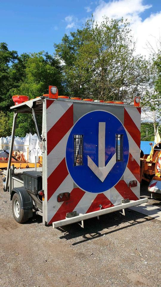 Mersch LED Absperrtafel Sperrwand Verkehrssicherungsanhänger VZ - Príves: obrázok 1 Mersch LED Absperrtafel Sperrwand Verkehrssicherungsanhänger VZ - Príves: obrázok 1