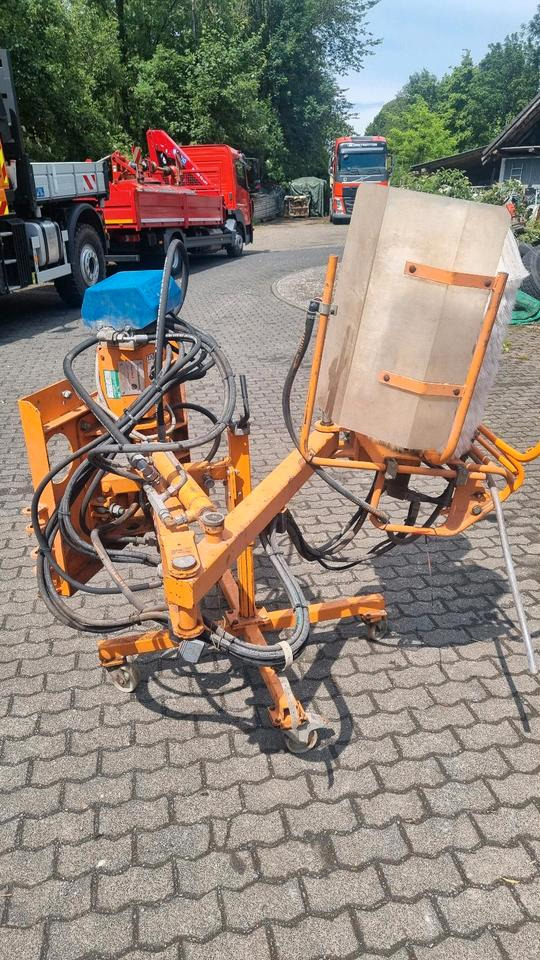 Schmidt RPS-H Leitpfostenwaschgerät Mulag Leitblankenwaschgerät für Unimog 405 u300 400 500 423 318 430 427 527 - Zametač: obrázok 1 Schmidt RPS-H Leitpfostenwaschgerät Mulag Leitblankenwaschgerät für Unimog 405 u300 400 500 423 318 430 427 527 - Zametač: obrázok 1