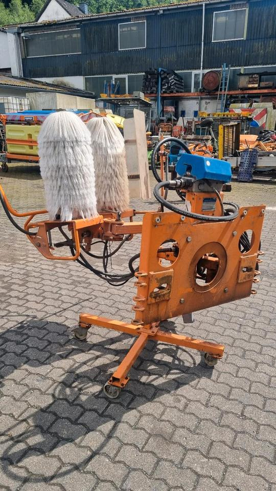 Schmidt RPS-H Leitpfostenwaschgerät Mulag Leitblankenwaschgerät für Unimog 405 u300 400 500 423 318 430 427 527 - Zametač: obrázok 4 Schmidt RPS-H Leitpfostenwaschgerät Mulag Leitblankenwaschgerät für Unimog 405 u300 400 500 423 318 430 427 527 - Zametač: obrázok 4