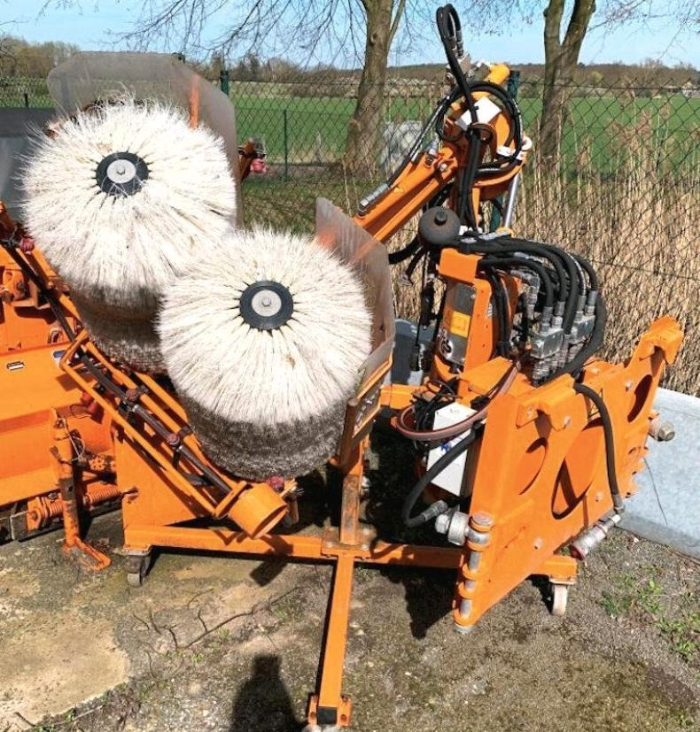 Schmidt RPS-H Leitpfostenwaschgerät für Unimog 405/10 405/12 U400 300 400 500 UGN UGE Mulag Mercedes-Benz 318 218 423 427 429 430 - Zametač: obrázok 3 Schmidt RPS-H Leitpfostenwaschgerät für Unimog 405/10 405/12 U400 300 400 500 UGN UGE Mulag Mercedes-Benz 318 218 423 427 429 430 - Zametač: obrázok 3