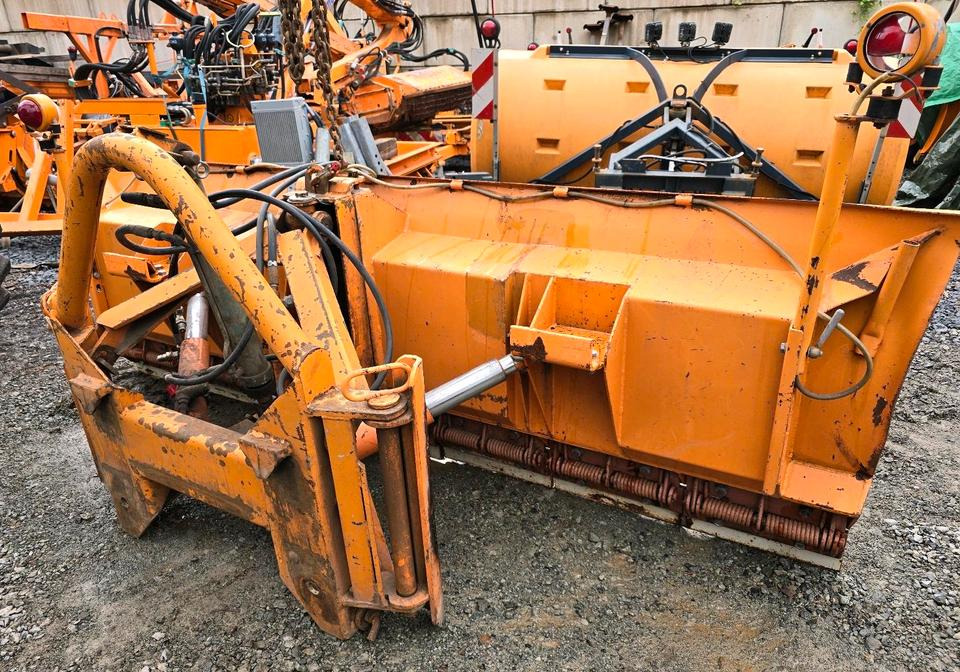 Schmidt Schneepflug F3 Schneeschild Schneeschieber CP3 3 2 1 für Unimog Mercedes-Benz - Radlica na sneh: obrázok 1 Schmidt Schneepflug F3 Schneeschild Schneeschieber CP3 3 2 1 für Unimog Mercedes-Benz - Radlica na sneh: obrázok 1