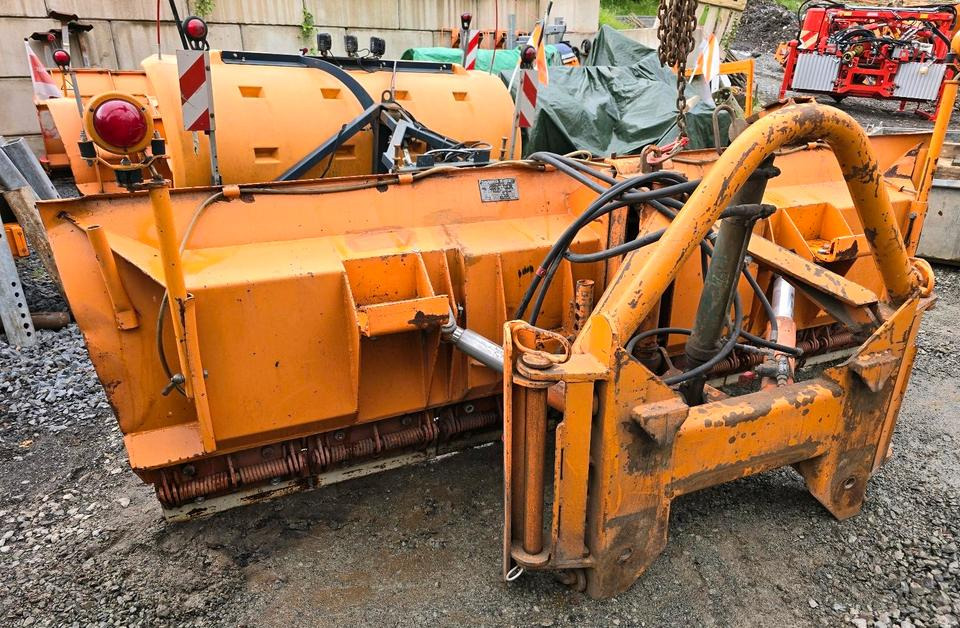 Schmidt Schneepflug F3 Schneeschild Schneeschieber CP3 3 2 1 für Unimog Mercedes-Benz - Radlica na sneh: obrázok 2 Schmidt Schneepflug F3 Schneeschild Schneeschieber CP3 3 2 1 für Unimog Mercedes-Benz - Radlica na sneh: obrázok 2