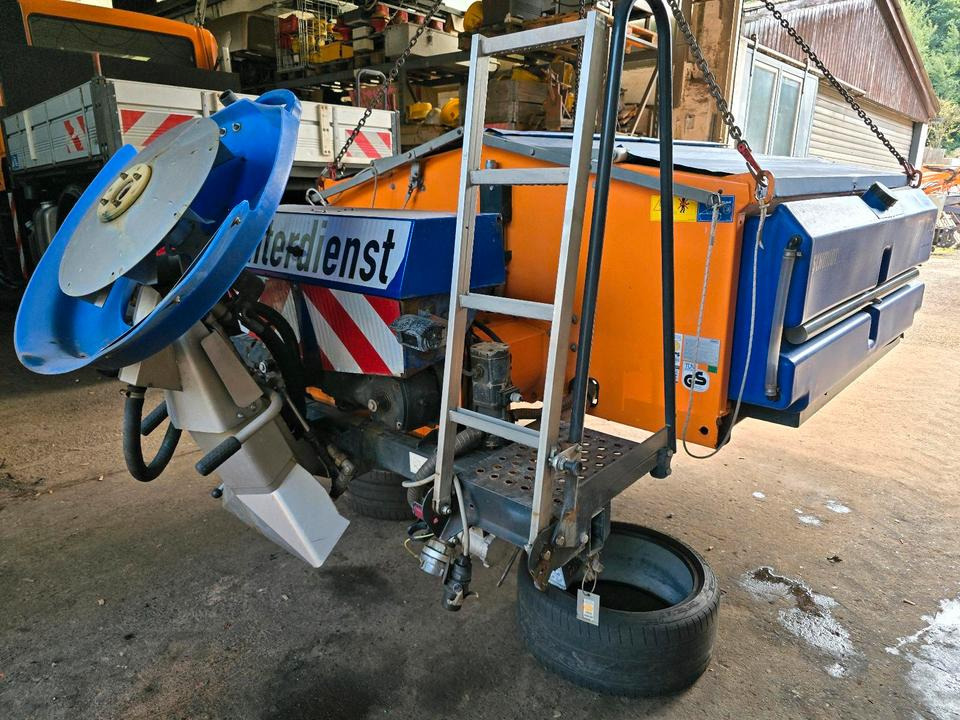 Schmidt Stratos F17L-19 Salzstreuer Streuautomat FS 30 Winterdienst Streusilo für Unimog 405 UGE UGN U 290 300 20 - Rozmetač piesku/ Soli: obrázok 5 Schmidt Stratos F17L-19 Salzstreuer Streuautomat FS 30 Winterdienst Streusilo für Unimog 405 UGE UGN U 290 300 20 - Rozmetač piesku/ Soli: obrázok 5
