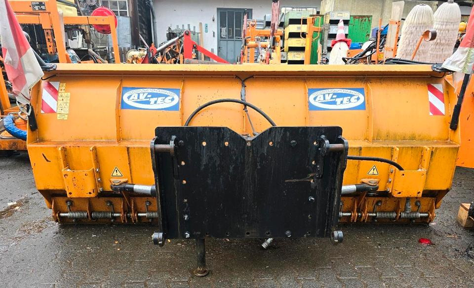 Schneepflug für Schaeff U. Yanmar Radlader Schneeschild Schneeschieber Schmidt Winterdienst - Radlica na sneh: obrázok 3 Schneepflug für Schaeff U. Yanmar Radlader Schneeschild Schneeschieber Schmidt Winterdienst - Radlica na sneh: obrázok 3