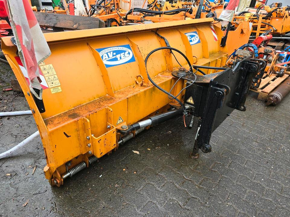 Schneepflug für Schaeff U. Yanmar Radlader Schneeschild Schneeschieber Schmidt Winterdienst - Radlica na sneh: obrázok 1 Schneepflug für Schaeff U. Yanmar Radlader Schneeschild Schneeschieber Schmidt Winterdienst - Radlica na sneh: obrázok 1