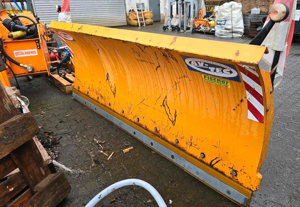 Schneepflug für Schaeff U. Yanmar Radlader Schneeschild Schneeschieber Schmidt Winterdienst - Radlica na sneh: obrázok 4 Schneepflug für Schaeff U. Yanmar Radlader Schneeschild Schneeschieber Schmidt Winterdienst - Radlica na sneh: obrázok 4