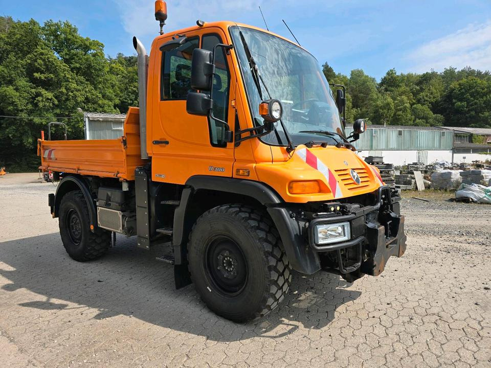 Unimog 405/10 U300 Bluetec 4 Automatik EAS Mercedes-Benz U 300 UGE UGN mit Kipperpritsche - Vozidlo na odpratávanie snehu: obrázok 3 Unimog 405/10 U300 Bluetec 4 Automatik EAS Mercedes-Benz U 300 UGE UGN mit Kipperpritsche - Vozidlo na odpratávanie snehu: obrázok 3