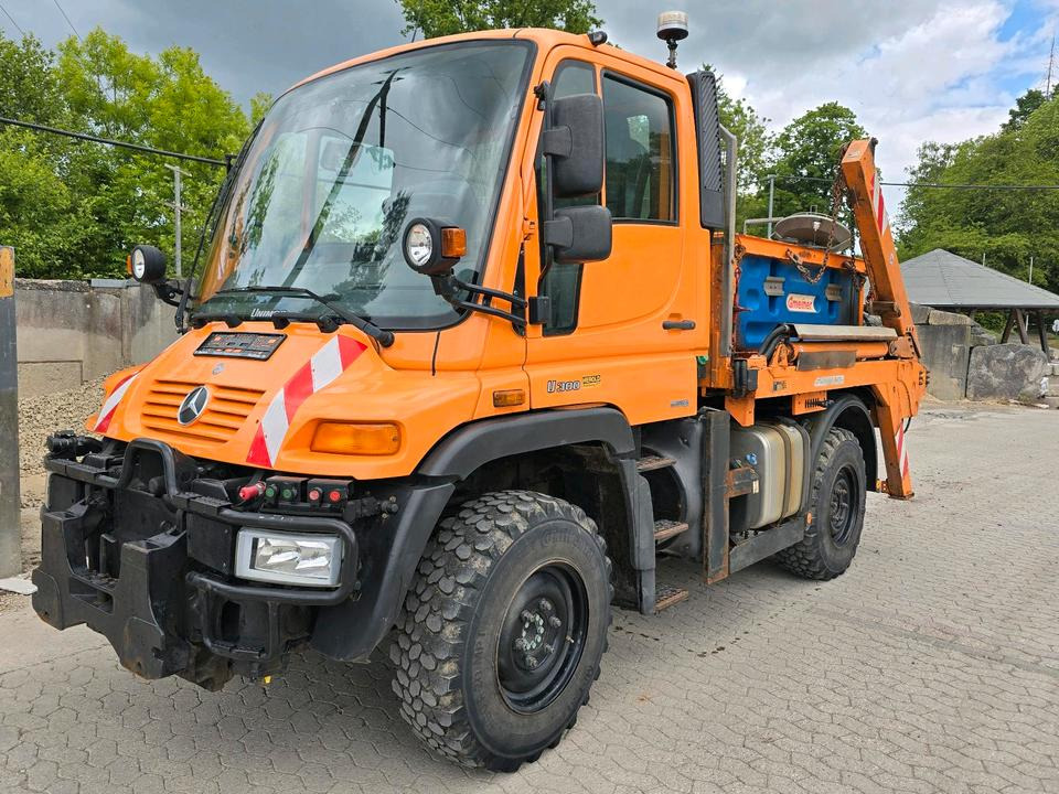 Unimog 405/10 U300 Bluetec 5 Mercedes-Benz U 300 UGE UGN mit Jotha Absetzkipper combi con 4518 Absetzer - Vozidlo na odpratávanie snehu: obrázok 3 Unimog 405/10 U300 Bluetec 5 Mercedes-Benz U 300 UGE UGN mit Jotha Absetzkipper combi con 4518 Absetzer - Vozidlo na odpratávanie snehu: obrázok 3